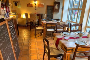 Descanso - Café und Tapas Bar in Much auf dem Kirchplatz